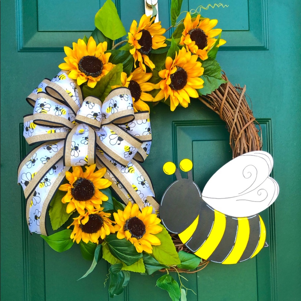 Handcrafted ✨Sunny Day Bee Wreath✨